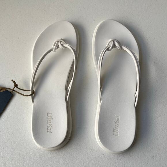Olukai Aka Flip Flop Sandals Comfort Summer Beach Resortwear White Size 9 NWT - Picture 10 of 11